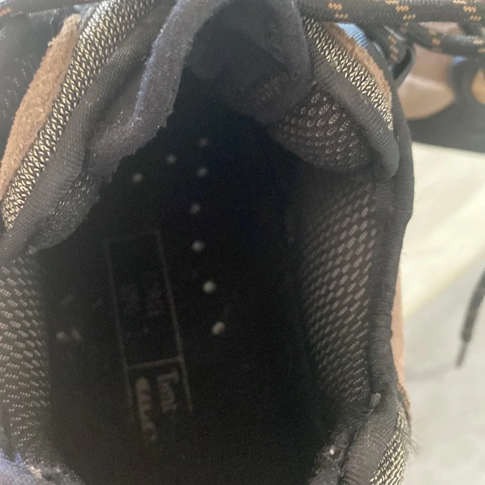 TIMBERLAND WOMENS 9.5  BSFP MOTION EFFICIENCY SYSTEM HIKING SHOE - Picture 5 of 9